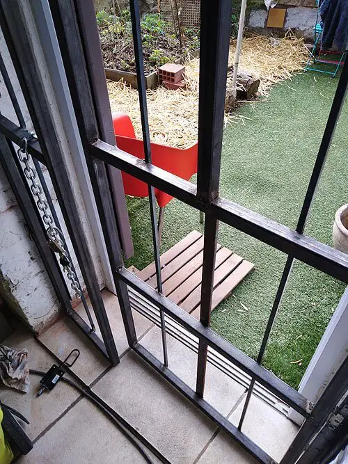 réaliser une grille en métal