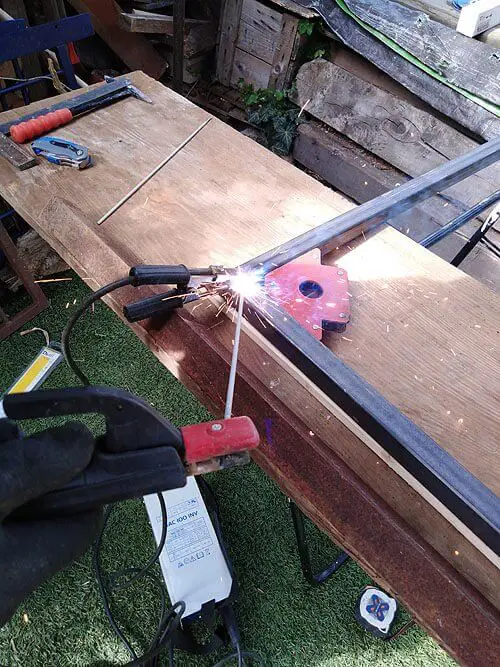 réaliser une grille en métal