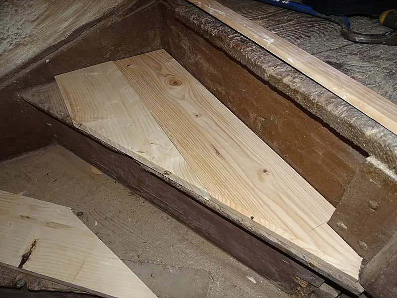 bois marche escalier