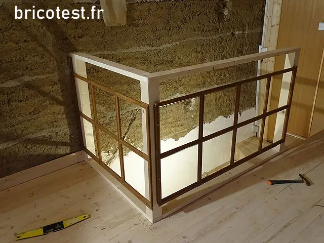 Résultat final du garde-corps avec croisillons de bois