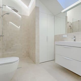 salle de bain monochrome